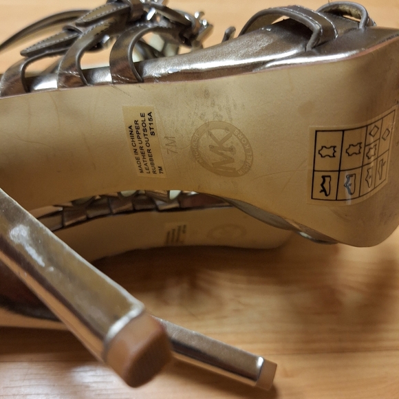 Michael Kors Ava platform buckle strap sandal heels in nickel 7 - Picture 8 of 9